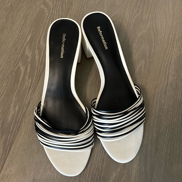 Reformation Sedonia Mignon Block Heeled Sandal - Picture 2 of 4